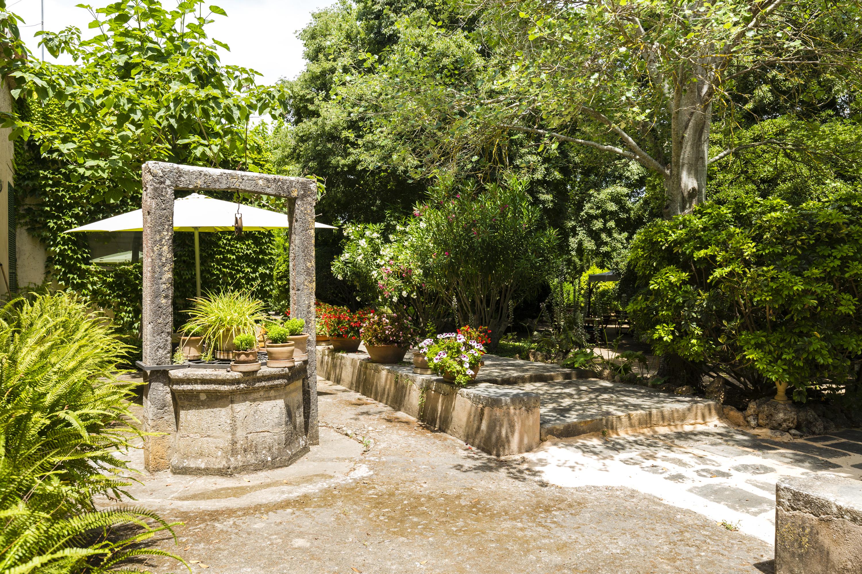 โรงแรมซาทอร์เดอซานตายูจีเนีย Santa Eugenia ภายนอก รูปภาพ